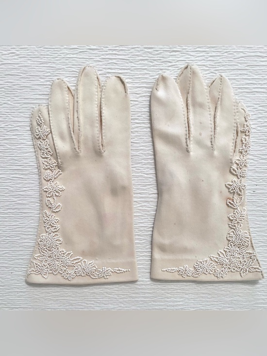 Vintage Accessories - Women’s Elegant Vintage Off White Beaded Wedding Gloves